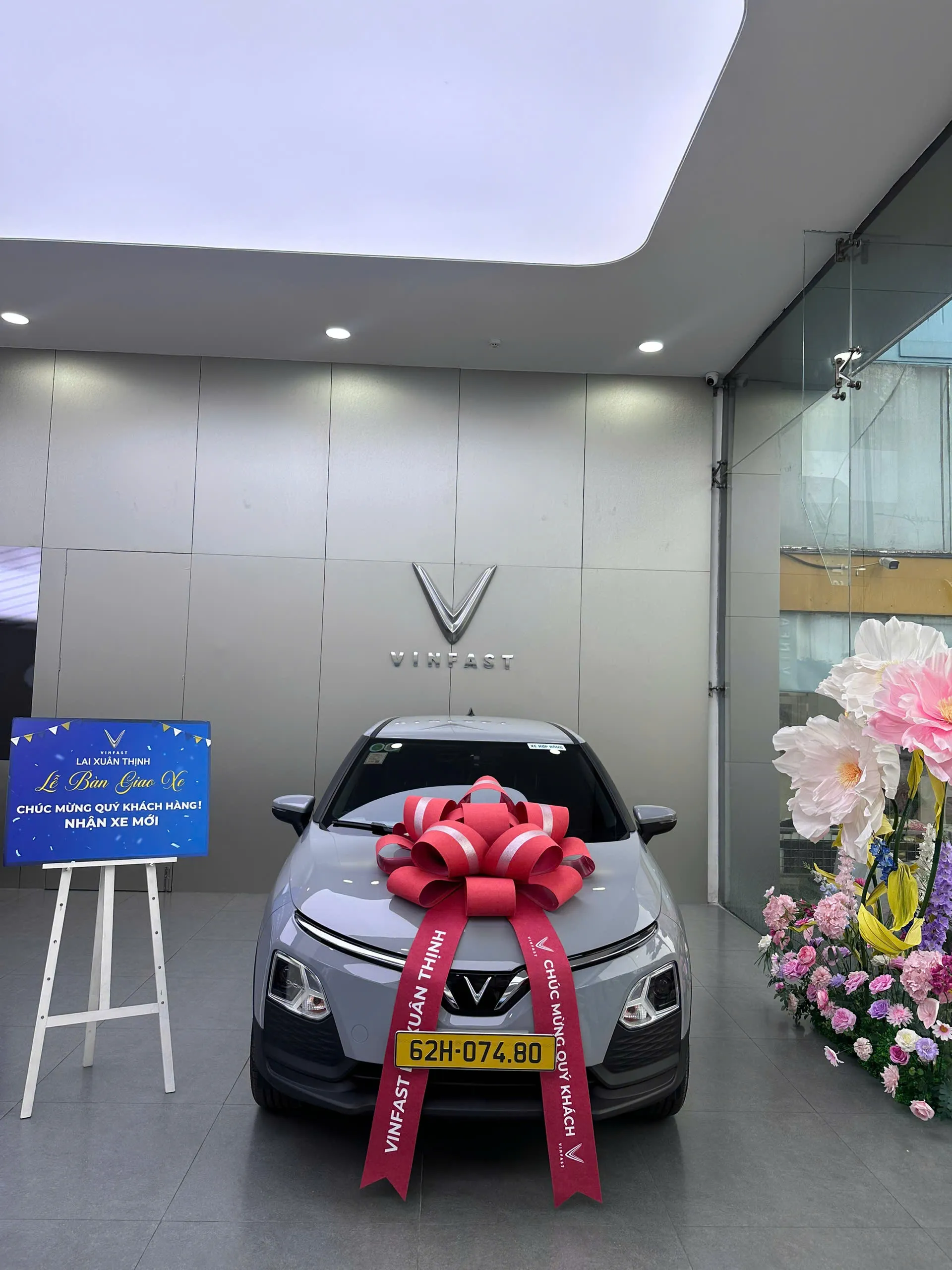 Giao xe VinFast tại đại lý Quận 5 HCM